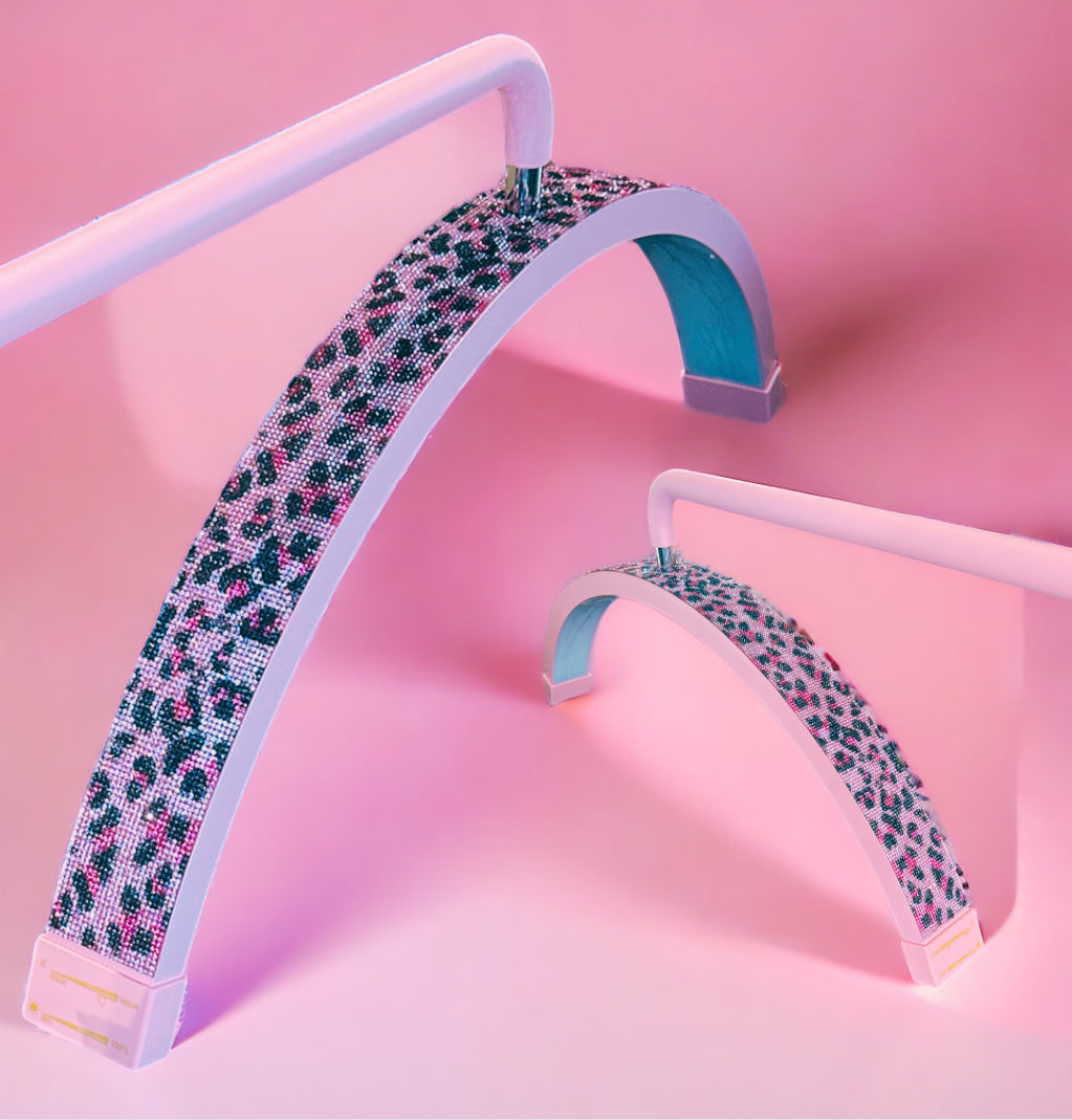 Lampe demi-lune Leopard - Éclairage professionnel pour salons de beauté 28 pouces | RJ Moon Pro