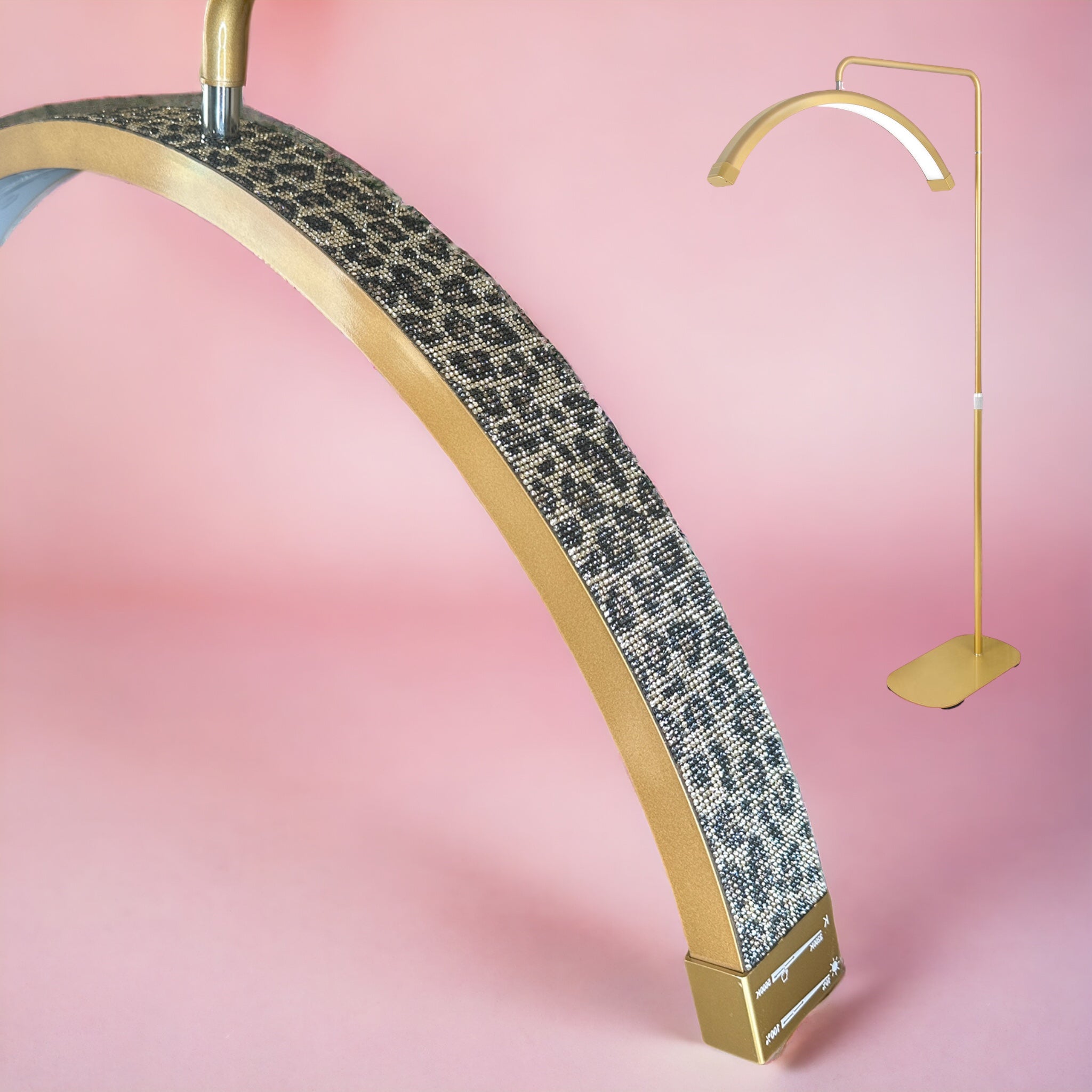 Lampe demi-lune Leopard - Éclairage professionnel pour salons de beauté 28 pouces | RJ Moon Pro