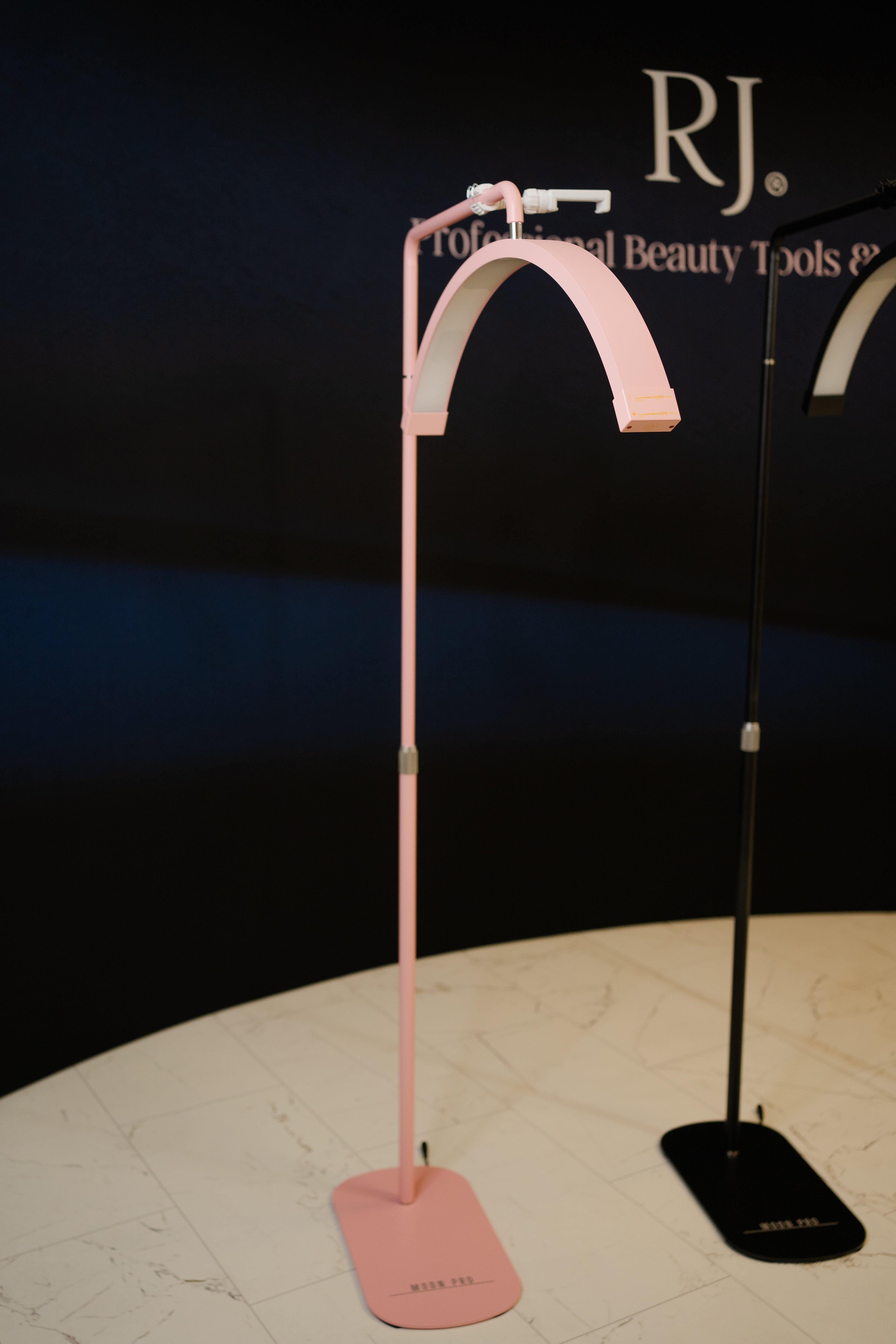 Lampe demi-lune rose