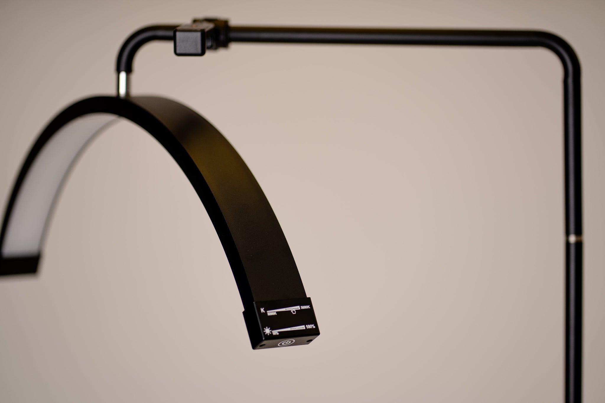 Lampe cosmétique demi-lune noire 